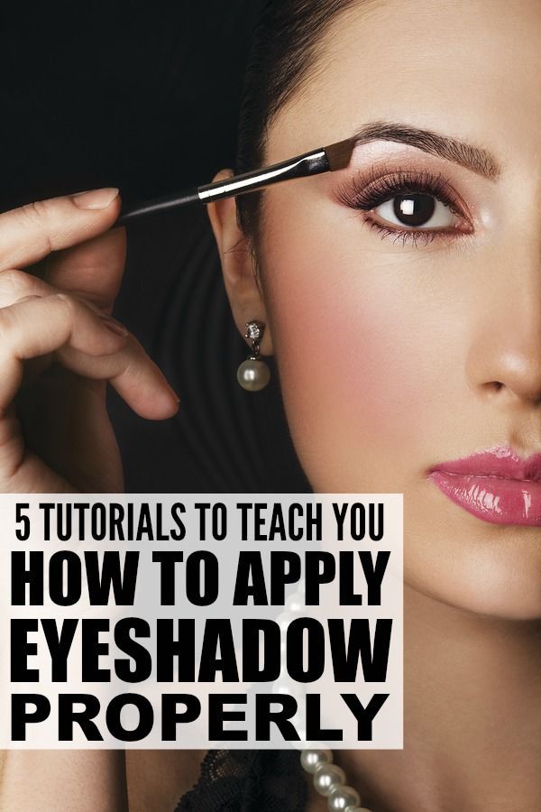 If you want to know how to apply eyeshadow like a pro, this collection of simple and easy step-by-step tutorials for beginners is for you! Regardless of the color (blue, green, brown) and shape (hooded or monolid) of your eyes, and your personal style (natural, smokey, and downright dramatic), these guides will teach you everything you need to know about applying eyeshadow properly. We've also included product recommendations as well as the best brushes for blending and beyond! Doing Makeup, Foundation Contouring, Apply Makeup, How To Apply Eyeshadow, Makijaż Smokey Eye, Makeup Tricks, Makeup Tips For Beginners, Makeup Tutorials, Simple Beauty