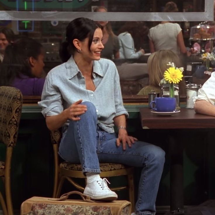 Style Lessons To Learn From Monica Geller's Outfits - MyBag 90s Women, Moda Grunge, Rachel Green Outfits, 90’s Outfits, How To Act, 90s Fits, 90s Inspired Outfits, Outfits 70s, Outfits 90s