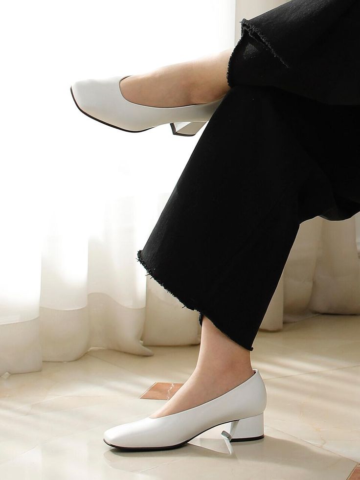 - Square toe- Mid heel- Non-slip outsoleMeasurements- Heel: 1.5- Size: KR225(US5.5)-KR250(US8)- This item is based on the KR shoe size. Please refer to the size chart.- This item runs true to size. For wide feet, please oder half size larger than your normal size.Composition & Care- Lambskin, Pigskin liningDesigner- Made in Korea- by Byeuuns- Style#: 300880526 Pointed Toe Leather Shoes With Padded Heel, Leather Sole Court Shoes With Medium Width, Medium Width Flat Heel Court Shoes With Leather Sole, White Flat Heel Court Shoes With Leather Sole, White Court Shoes With Flat Leather Sole, White Court Shoes With Leather Sole And Flat Heel, Leather Shoes With Sculpted Flat Heel, Medium Width, Round Toe Court Shoes With Padded Heel For Office, Padded Heel Round Toe Court Shoes For Office