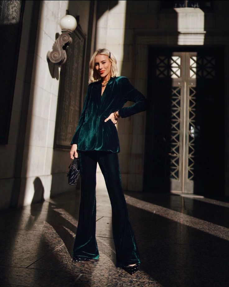 Green Velvet holiday suit - AQUA @happilygrey Velvet Pantsuit, Mary Lawless Lee, Velvet Outfit, Green Velvet Blazer, Holiday Suits, Happily Grey, Outfit Costume, Velvet Clothes, New Years Outfit