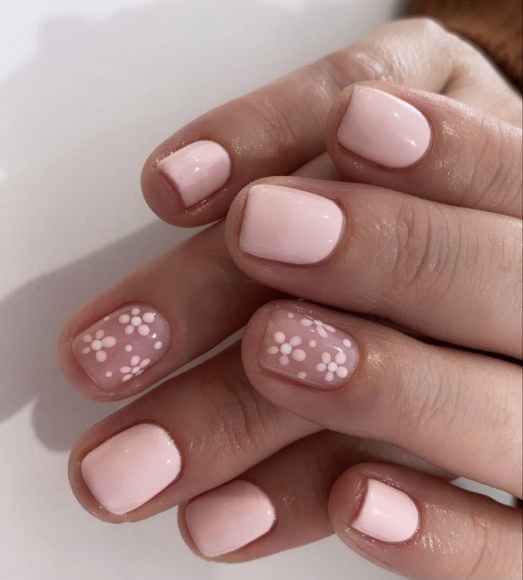 Cute Short Nails Acrylic Ideas Fall, Tiny Nails Designs, Short Length Nail Ideas, Pink Flower Gel Nails, Super Short Cute Nails, Pastel Pink Short Nails, Cute Nails Simple Short, Short Biab Nail Designs Summer, Cute Gel Nails For Short Nails