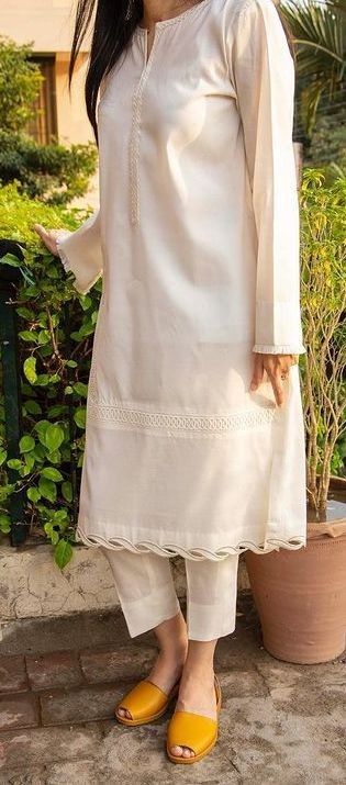 Pakistani Dresses Party Wear, Style Outfits Summer, Pakistani Dresses Party, Party Wear Casual, Summer Vibes Aesthetic, Simple Dress Casual, Modern Wear, Trendy Shirt Designs, Pakistani Fashion Casual