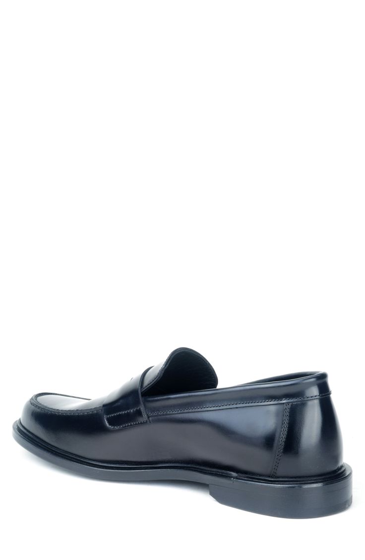 Breathable Italian leather and a dual-layer padded insole mean comfortable strides in this loafer boasting Blake stitched construction for added flexibility. Removable, cushioned insole with arch support Leather upper, lining and sole Made in Italy Cushioned Wingtip Slip-on Loafers, Semi-formal Wingtip Loafers With Removable Insole, Business Wingtip Loafers With Removable Insole, Semi-formal Loafers With Removable Insole, Business Slip-on Moccasins With Removable Insole, Slip-on Moc Toe Loafers For Business Casual, Business Casual Loafers With Branded Insole And Plain Toe, Business Casual Slip-on Moc Toe Loafers, Wingtip Moccasins With Removable Insole For Business Casual