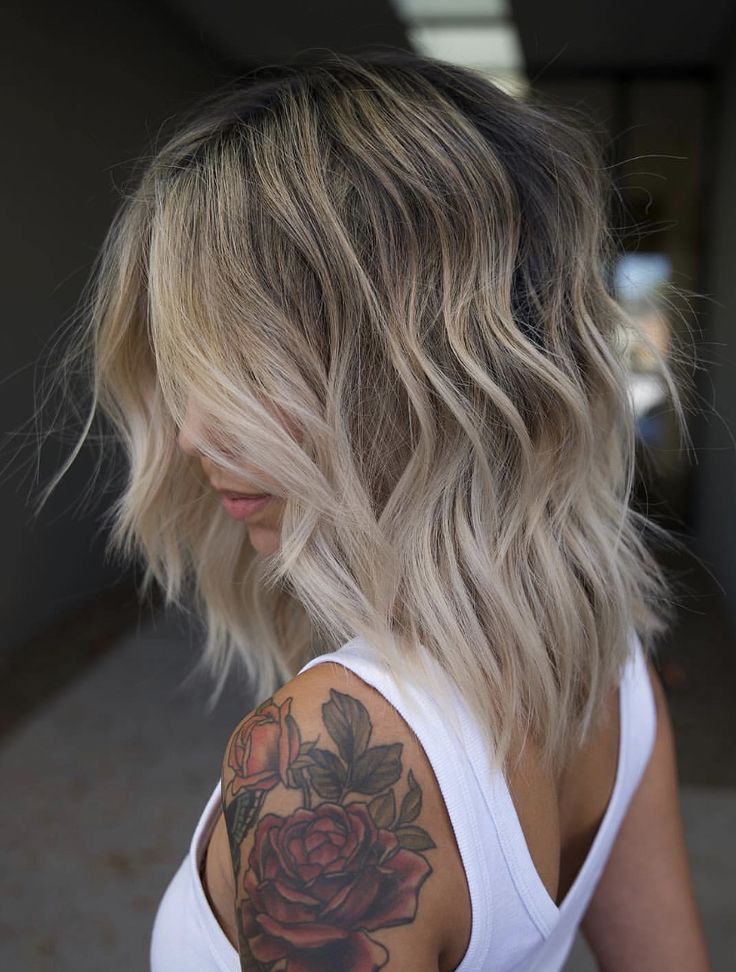 Short Rooty Blonde Hair, Medium Length Ash Blonde Balayage, Short Hair Lived In Blonde, Blonde Color Melt With Money Piece, Half Head Of Foils Blonde, Short Blonde Hair Summer, Shoulder Length Hair Low Maintenance, Root Melt Blonde Shoulder Length, Rooted Blonde Bob