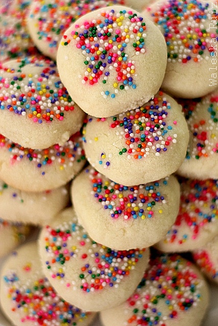 a plate full of cookies with sprinkles on them