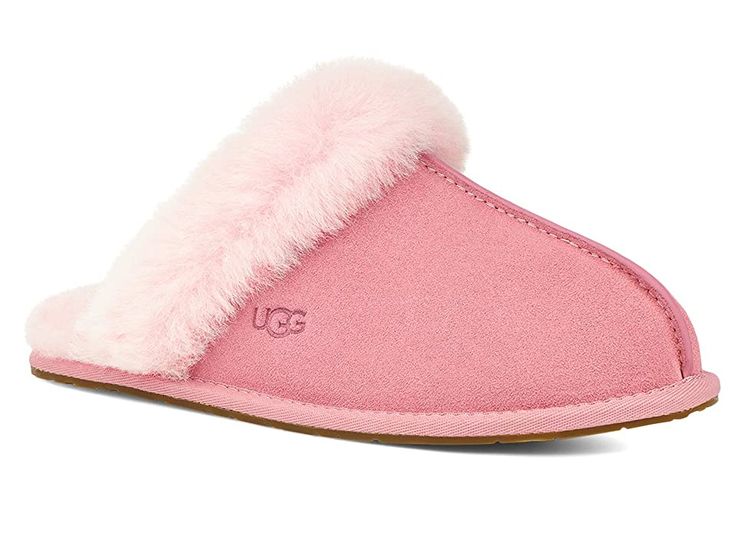 UGG Scuffette II Water-Resistant Slipper - Women's Slippers : Horizon Pink : The UGG&,#174, is a wonderful house or travel slipper with minimal, yet plush styling. Silkee suede uppers with a plush sheepskin collar. Center seam at vamp with a round toe. Easy slip-on style slipper. Soft and plush sheepskin linings. Soft 17mm sheepskin insole. Durable molded rubber outsole is suitable for indoor and light outdoor use. Please Note: Slight dye transfer may occur with darker colored sheepskin during f Ugg Scuffette Slippers, Pink Ugg Slippers, Pink Ugg Boots, Cute Uggs, Ugg Scuffette, Pink Uggs, Preppy Shoes, Pink Slippers, Cute Slippers