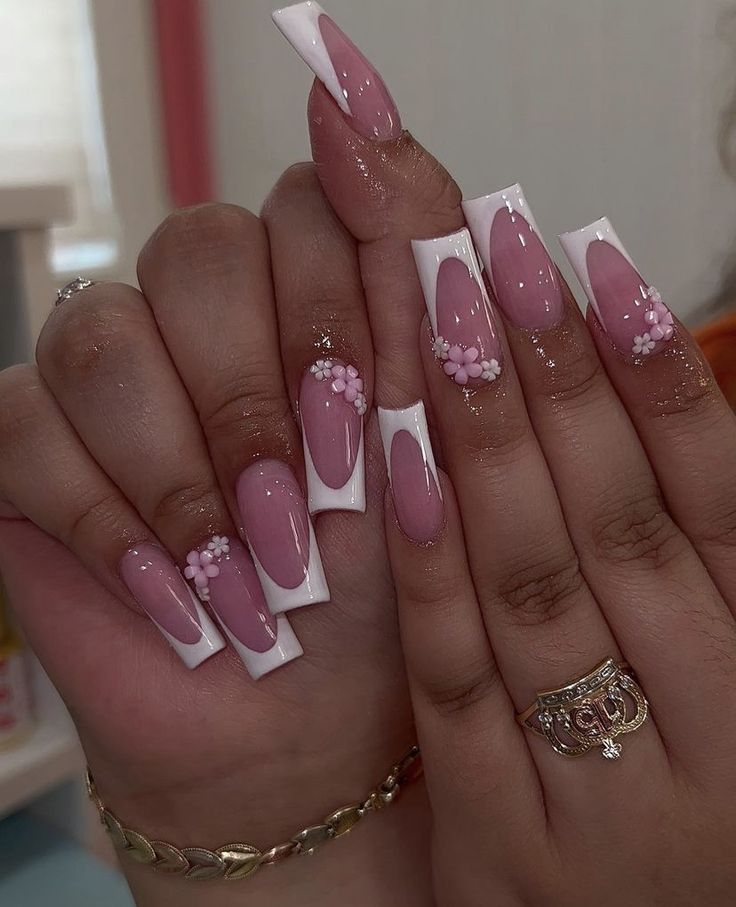 Nail Ideas With Flower Charms, Med Nails Ideas, Flower Nail French Tip, Pink Valentines Nails Short Square, Mexican Baddie Nails, Short French Nails With Flower, Birthday Nails Flowers, Spring Nail Sets 2024, Pink With Flowers Nails