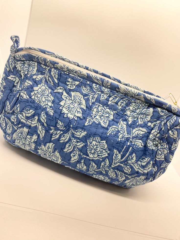 This stylish cosmetic and accessory bag features a beautiful blue and white floral print. Perfect for organizing cosmetics and accessories while on the go. Blue Cosmetic Bag With Removable Pouch, Blue Cosmetic Bag With Removable Pouch For Everyday Use, Blue Cosmetic Pouch Bag For Personal Use, Blue Rectangular Cosmetic Bag For Daily Use, Blue Rectangular Travel Cosmetic Storage, Blue Travel Cosmetic Bag With Removable Pouch, Blue Zipper Pouch Cosmetic Bag For Everyday Use, Blue Pouch Cosmetic Bag For Daily Use, Blue Floral Print Shoulder Bag For Travel