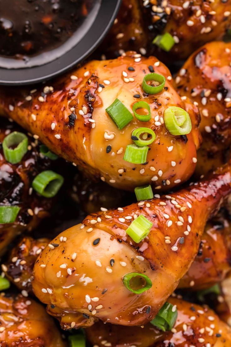 chicken wings with sesame seeds and green onions