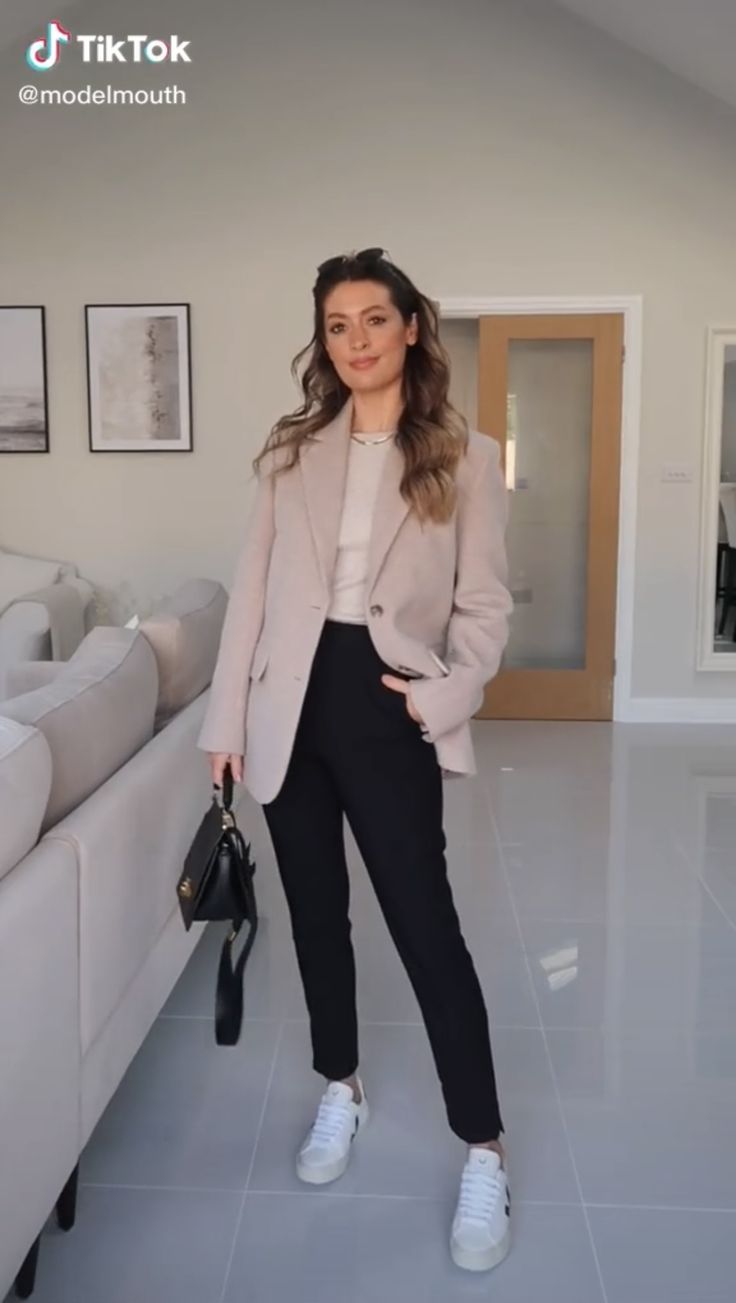 Office Wear Women Work Outfits, Outfit Trabajo, Blazer Outfits Casual, Casual Outfits For Work, Business Outfits Women, Business Casual Outfits For Work, Classy Work Outfits, Smart Casual Outfit, Office Outfit