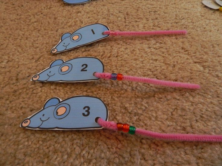 three blue mice with numbers on them are laying on the floor next to each other