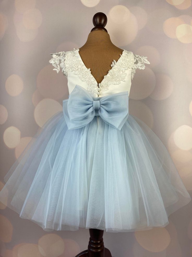 MODEL NO IBL038 * Delicate lace top flower girl dress * Elegant tulle skirt, lined. * Button closure on back * Detachable blue sash * Knee length A perfect dress for all spacial occasions! Dress comes in different sizes, please make sure to check the measurements below before placing your order. Blue Flowergirl Dress, Tulle Dress Wedding, Toddler Wedding Dress, Blue Sash, Ring Bearer Flower Girl, Aquarium Wedding, Daughter Dress, Wedding Dresses For Kids, Ivory Flower Girl