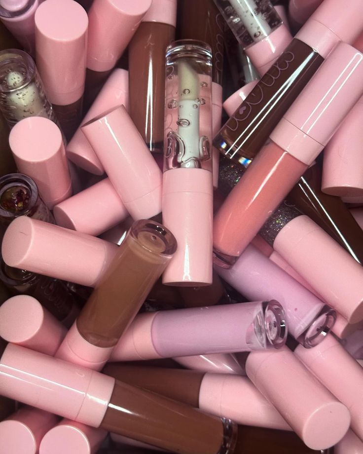 a little lip gloss never hurt anybody..💞 comment what you see 👀 Lip Gloss Business Aesthetic, Lip Gloss Names, Lip Gloss Business Ideas, Cosmetics Ideas, Business Vibes, Lip Gloss Business, Lipgloss Swatches, Bus Ideas, Lip Gloss Balm