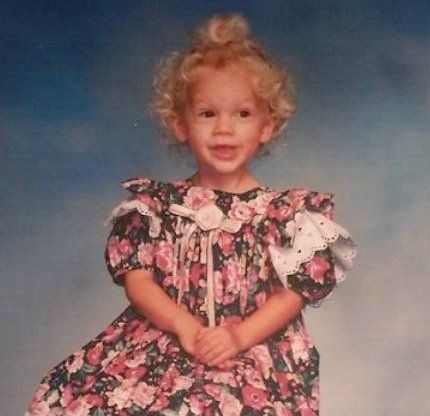 𝐍𝐄𝐇𝐀 is celebrating Taylor's BirthTAY ✨️ on Twitter: "HAPPY BIRTHDAY TAYLOR SWIFT🥺💗 #HappyBirthdayTaylor POV: Everytime you scroll #TaylorSwift never stopped being cute! 🧵 A Thread~ https://t.co/bEl6e8YOQv" / Twitter Taylor Swift Childhood, Taylor Swift Pics, Rare Taylor Swift, Young Taylor Swift, Baby Taylor, Taylor Swift Cute, Swift Photo, Taylor Swift Outfits, Taylor Swift Wallpaper