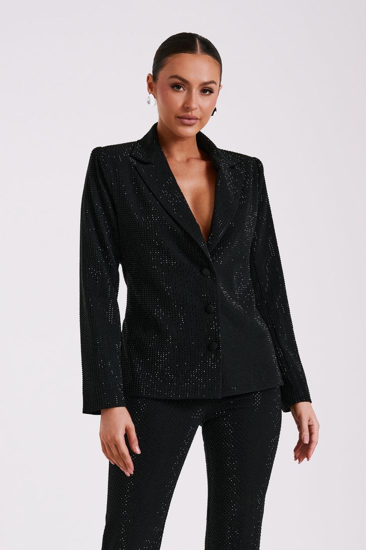 Statement made.The RHETT is a square, collared jacket with a plunging neckline and a button closure at the centre front. The collar and lapel are pointed, balancing out the boxiness lent to the jacket’s silhouette by the attached shoulder pads. The waist is a fitted affair with an adjustable waist belt at the back to cinch the shape further. Holiday Party Outfit, Silhouette Crafts, Breasted Blazer, Double Breasted Blazer, Boyfriend Fit, Black Blazers, Polished Look, Plunging Neckline, Blazers For Women