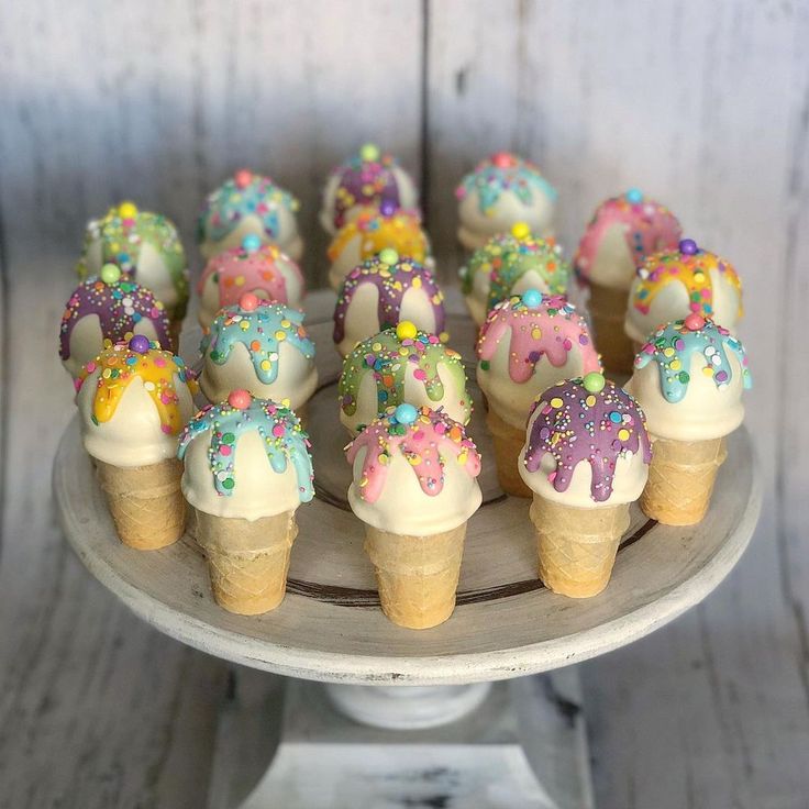 there are many ice cream cones that have sprinkles on top of them