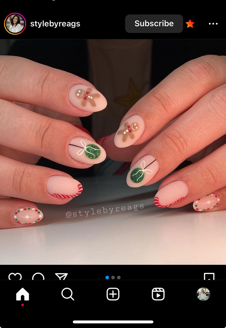 Summer Christmas Nails Simple, Christmas Simple Nails Winter, Christmas Nails With Ornaments, Ginger Bread Nails Christmas, Ornament Nails Christmas, Christmas Nails Ornaments, Christmas Ornaments Nails, Ornament Nails Design, Ginger Bread Nail Designs