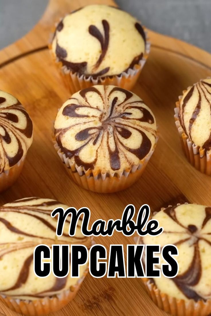 Marble Cupcakes How To Make Marble Cupcakes, Marble Cupcake Recipe, Holiday Baking Gifts, Marble Cupcakes, Marble Chocolate, Swirl Cupcakes, Cake Dip, Deserts Easy, Swirl Cake