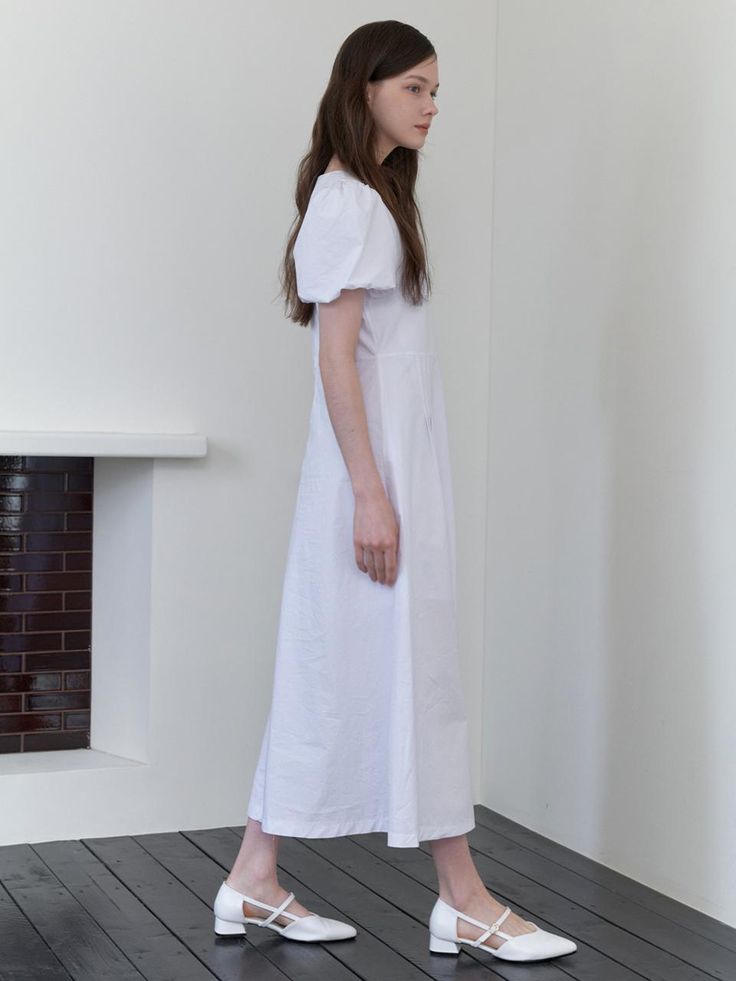 This is a minimal and unique dress by KINDABABY that is made out of high quality and sturdy fabric. With trendy design detail and feminine mood, you can style it for your daily casual outfit.- Crispy texture of cotton fabric- Voluminous sleeve shirring- Vertical pin tuck detail on the waist Cotton Maxi Dress With Puff Sleeves For Daywear, Solid Cotton Midi Dress With Relaxed Fit, Solid Cotton Midi Dress Relaxed Fit, White Cotton Midi Dress For Day Out, Feminine Cotton Midi Dress With Puff Sleeves, Cotton Puff Sleeve Midi Dress For Daywear, Cotton Short Sleeve Maxi Dress For Daywear, Solid Cotton Maxi Dress For Daywear, Solid Color Cotton Maxi Dress For Daywear