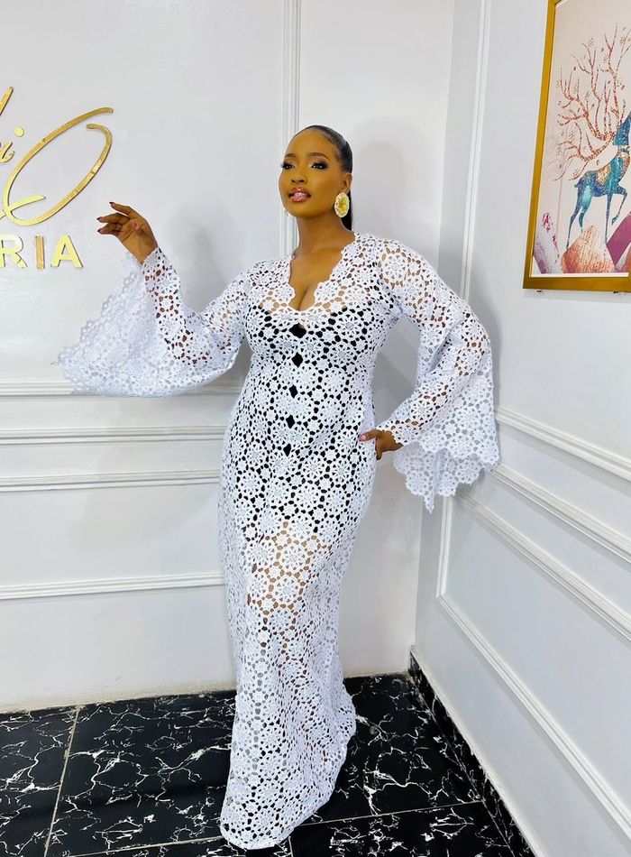 Cord Lace Dress Styles Nigerian, Cod Lace Dress Styles, Lace Caftan Styles For Women, Bubu Gown For Lace, White Caftan Dress For Women, Bubu Lace Style For Women, White Boubou Gown Styles, Simple White Lace Gown Styles Nigerian, Latest Bubu Gown Styles Lace Fabrics