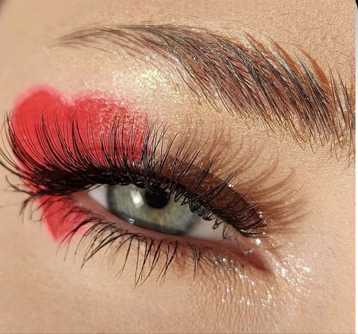 Heart Around Eye Makeup, Valentine’s Day Halloween Costumes, Queen Of Heart Makeup Ideas, Queen Of Hearts Make Up Halloween, Queens Of Hearts Makeup, Cupid Inspired Makeup, Eye Heart Makeup, Queen If Hearts Makeup, Red Queen Inspired Outfits