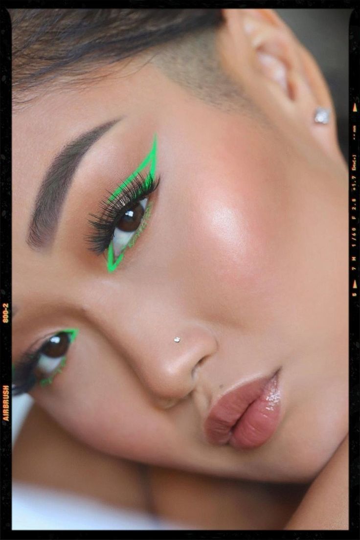 Neon Prom Makeup, Green Graphic Liner Looks, Neon Green Festival Makeup, Neon Green Eyeliner Looks, Color Eyeliner Styles, Coloured Graphic Liner, Colorful Liquid Eyeliner, 2 Color Eyeliner, Neon Eyeliner Makeup