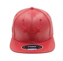 Pro Standard Chicago Bulls Leather NBA Strapback Hat                      – Sharpblends Trends Nba Hats, Strapback Hats, Chicago Bulls, New Outfits, Red Leather, Men's Fashion, Nba, Cool Style, Baseball Hats