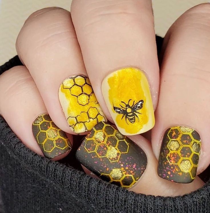 Beehive Nails, Funky Nail Designs, Bee Nails, Art Challenges, Glam Nails, Gel Nail Designs, Art Trends, Funky Nails, Art Challenge