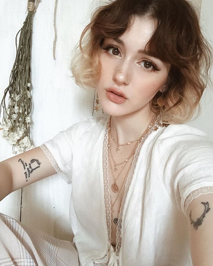 “I’m alive bitches” -2015 boho Kenna 🌱 thank you @number76_makino for resurrecting my old hair! Cozy Kitsune, Mckenna Kaelin, Simply Kenna, Short Hair Styling, Hair Patterns, Female Face, Beautiful Goddess, Cute Hair, Beauty Guru