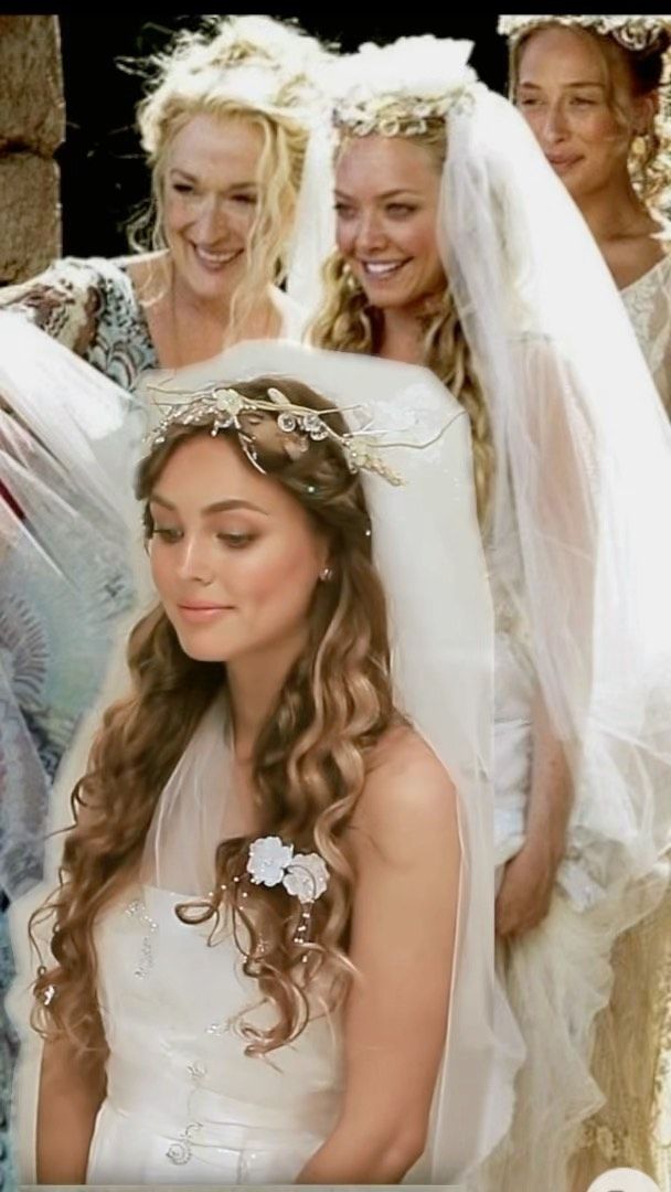 jackiewyers on Instagram: Throwback to this #MAMMAMIA Bridal tutorial I filmed 4 years ago! I’m the mood to rewatch the movie🌊👰🏼🐚love @mingey as Sophie! What’s your… Sophie Mamma Mia, Mamma Mia Wedding Dress, Beach Makeup Look, Mamma Mia Wedding, Slipping Through My Fingers, Jackie Wyers, Hair And Makeup Wedding, Beach Makeup, Hair Curling Tips