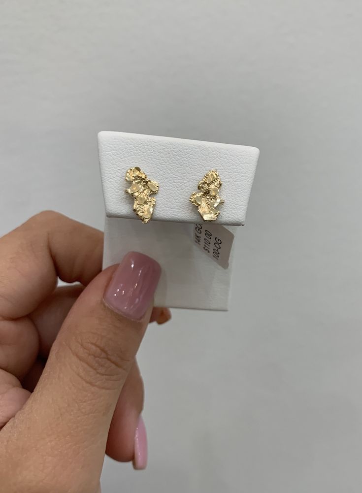 14k nugget earrings, perfect push brooch, easy and resistant, you can use them daily and they will not stain your skin or change color because it is 14k solid gold, if you have any questions send a message, item sold by piece, weight undetermined. Gold Nugget Earrings As Gift, Gold Cluster Earrings In 14k Gold, Nugget Earrings, Jewelry Earrings Studs, Color Change, Solid Gold, Etsy Earrings, Jewelry Earrings, Accessory Gift