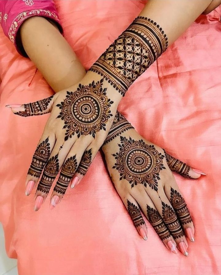 Henna Design Back Hand Bridal Mehndi, Backhand Mehndi Designs, Stylish Mehndi Design, Simple Mehendi Designs, Mehndi Designs For Kids, Very Simple Mehndi Designs, Simple Mehndi Designs Fingers, Engagement Mehndi Designs, Stylish Mehndi