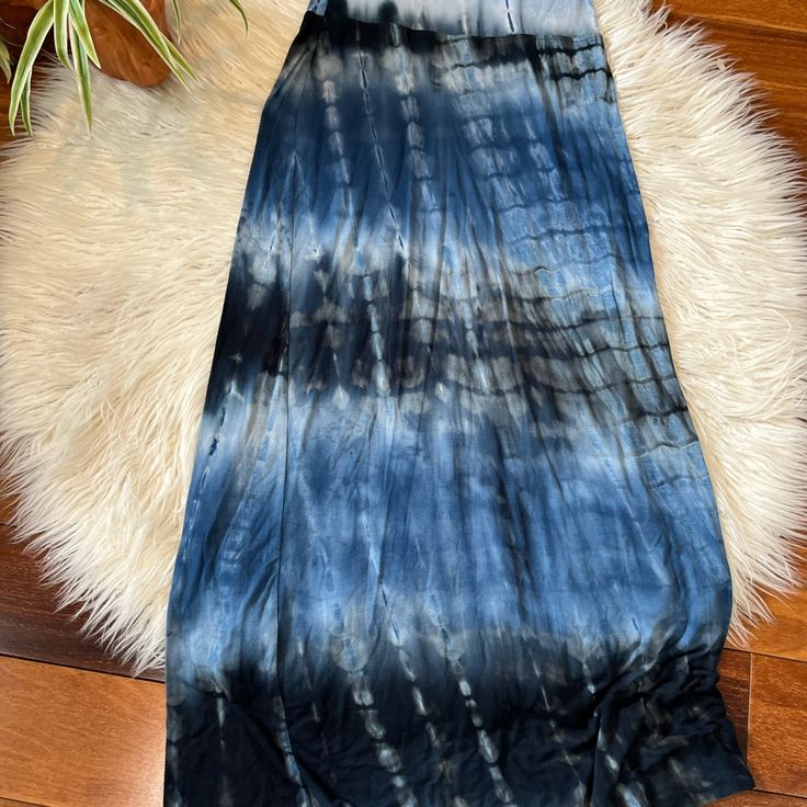 Used 40” Length Casual Lined Maxi Skirt For Vacation, Casual Flowy Maxi Skirt For Vacation, Flowy Casual Maxi Skirt For Vacation, Casual Long Skirt For Beach Season, Casual Lined Maxi Skirt For Beach Season, Casual Flowy Maxi Skirt For Beach Season, Casual Beach Maxi Skirt With Lining, Casual Relaxed Maxi Skirt For Beach, Beachy Blue Bottoms For Day Out