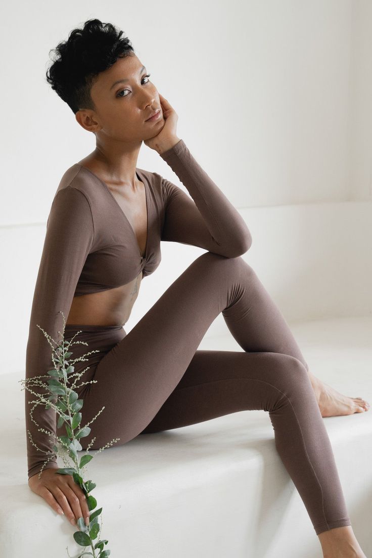 Comfy, cozy, Eira! Eira are made from OEKO-TEX certified bamboo that has you moving and flowing as if you were on Cloud 9. Supportive thanks to a wide-double layered waistband - you feel held and carried throughout your movement practice. High-Rise Double-layered waistband Organic fabric that feels like a second skin Buttery soft and stretchy Hugs your curves at the right places for a sculpted look Inseam Length: Size S 67cm/26.5". -Firosa is 175cm/69" and is wearing size S. Lusy is 175/68" and