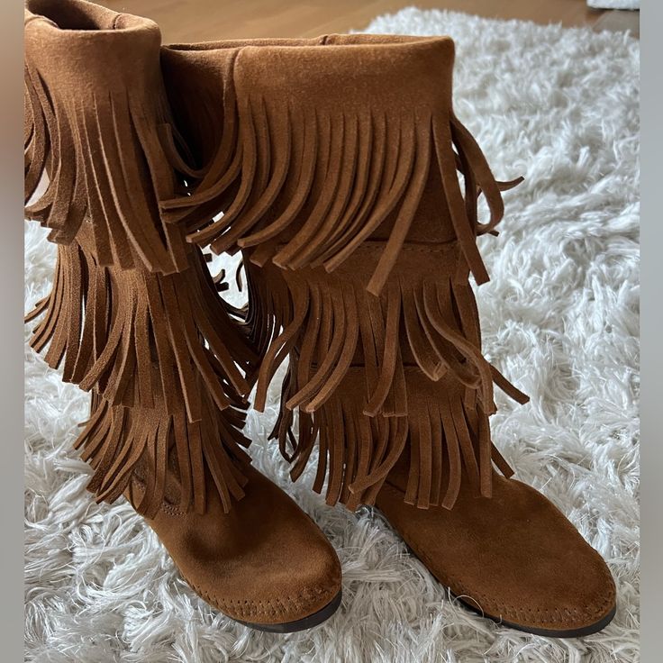 Excellent Condition, New Without Tags, Leather Fringe Boots By Minnetonka. All Leather Size 6. Did Someone Say Coachella? Bonaroo? No Box. Casual Fringe Boots With Round Toe, Fringe Boots Outfit, Bohemian Brown Boots With Tassels, Casual Brown Boots With Fringe, Indian Boots, Casual Brown Fringe Boots, Womenknee Boots With Fringe, Brown Fringe Boots, Minnetonka Fringe Boots