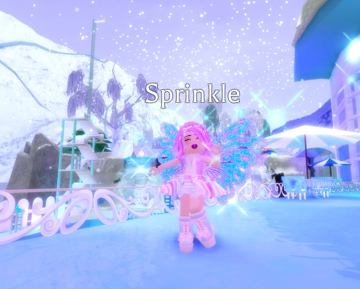 🎂Swirly Cake Outfit🎂  Royale High outfit idea for a formal day at school ;D Old Royale High 2018, Old Royale High, Royale High Christmas, Royle High, Roblox Christmas, Royale Outfits, Royale High Outfits, Cake Outfit, High Clothes