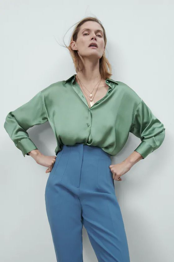 Zara Satin Shirt Satin Shirt Outfit, Silk Shirt Outfit, Green Shirt Outfits, Green Silk Shirt, Flowy Shirt, Zara Outfit, Zara Blouse, Satin Shirt, Blouse Outfit