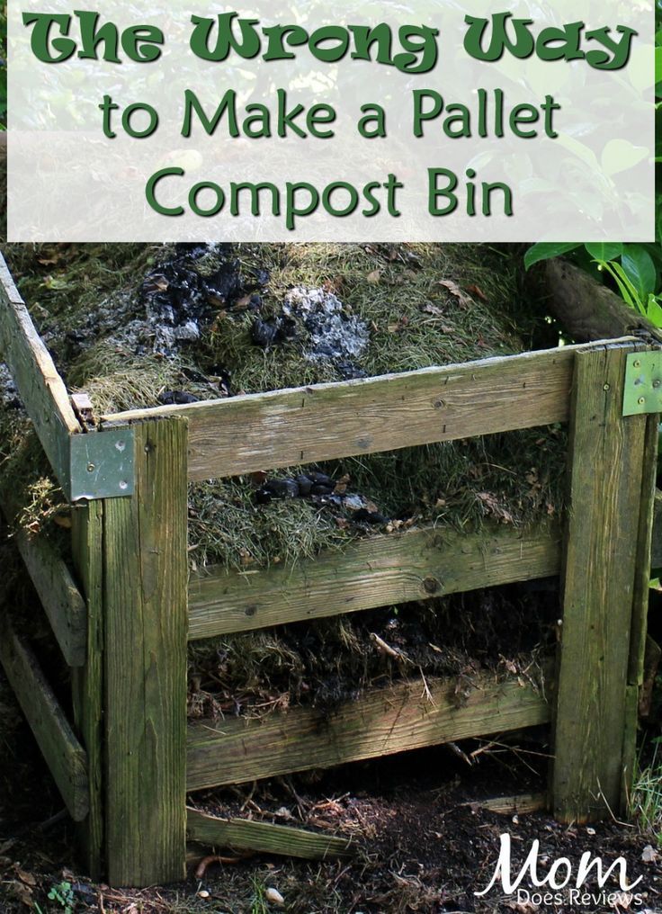 a compost bin made out of wood and grass with text overlay that reads the wrong way to make a pallet compost bin