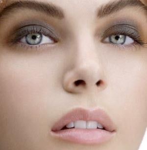 Trucco Smokey Eye, Soft Summer Makeup, Grey Eye Makeup, Eye Makeup Application, True Summer, Gray Eyes, Pink Makeup, Soft Summer, Bright Eyes