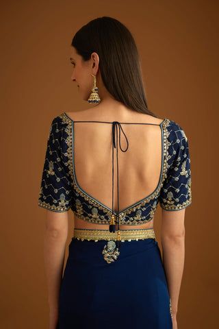 Latest Unique Blouse Designs, Blouse Back Designs, Indian Fits, Leaf Sleeve, Saree Blouse Styles, Latest Blouse Designs Pattern, Blouse Ideas, Zardozi Work, New Saree Blouse Designs