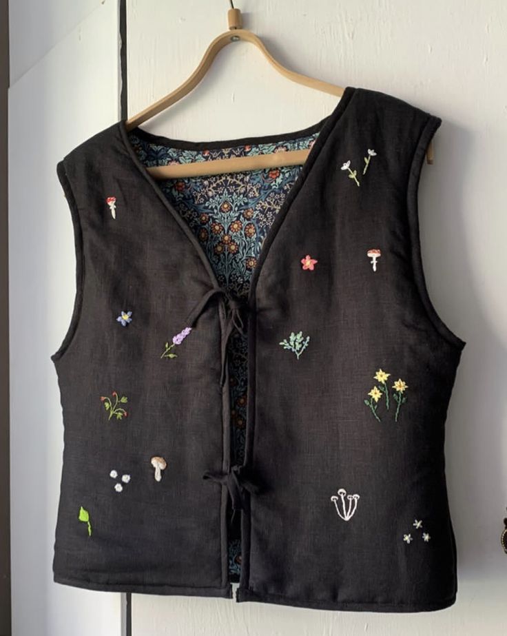 Embroidery Vest Outfit, Annella Perlman, Vest Embroidery, Vest Outfit, White Vest, Kids Fashion Clothes, Stylish Dresses For Girls, Embroidered Clothes, Photo Outfit