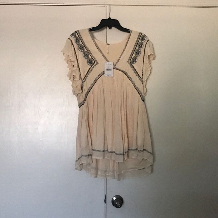 Nwt Free People Ivory Dress W/ Pockets Size Large Flowy V Neck Dress Msrp $108 Beige V-neck Rayon Dress, Beige V-neck Dress In Rayon, Cream Midi Dress With Short Sleeves And Flowy Fit, Cream Flowy Midi Dress With Short Sleeves, Summer Neutral Short Sleeve Dresses, Casual Beige Rayon Dress, Cream Bohemian V-neck Mini Dress, Spring Boho Short Sleeve Dress In Rayon, Cream Short Sleeve Summer Dresses