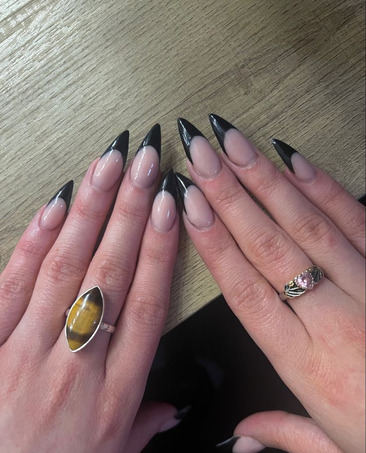 Black Stilleto French Tip Nails, Pointy Black French Nails, Grey Black French Nails, Black French Tip Stilleto, Pointy Black French Tip Nails, Black Pointed French Tip Nails, Black French Top Almond Nails, Short Stilleto Nails Black French Tip, Black French Tip Nails Pointy