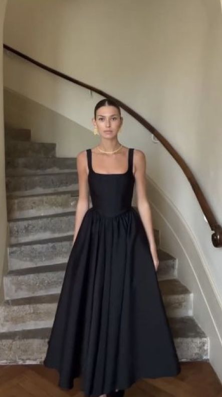 Danielle Copperman, Neat Dress, Dresses For Formal, Dresses For Formal Events, Long Dresses Elegant, Black Dresses Classy, Elegant Black Dress, Elegant Dresses Classy, Wedding Attire Guest