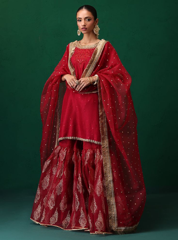 Red Indian Suit, Shadi Decoration, Red Gharara, Garara Designs, Muslim Bridal Dress, Gharara Designs, Nikah Outfit, Muslim Bridal, Nikah Dress