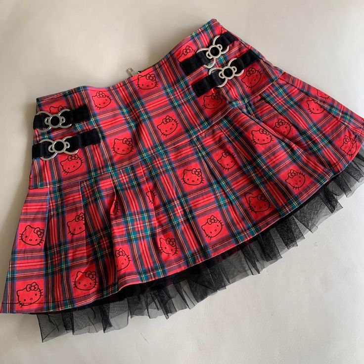 New Hello Kitty X Dolls Kill ”Good For Each Other” Red And Black Plaid Mini Skirt With Black Tulle Underlay. So Cute!! Size S(Sold Out), M(Sold), L(Sold Out), Xl(Sold), 2x, 3xl (2x & 3x Are Plus Sizes Xl Is Regular Sizing) Xl Is 34” Waist And 13.5” Length Without The Under Layer - Tulle Underneath Adds Another 1.5” Each Size Is 2” In Difference Between Sizes Red Skirt Aesthetic, Plus Size Mini Skirt Outfit, Black Plaid Mini Skirt, Red Goth, Mcbling Fashion, Shein Haul, Plaid Pleated Mini Skirt, Ladies Shorts, Red Mini Skirt