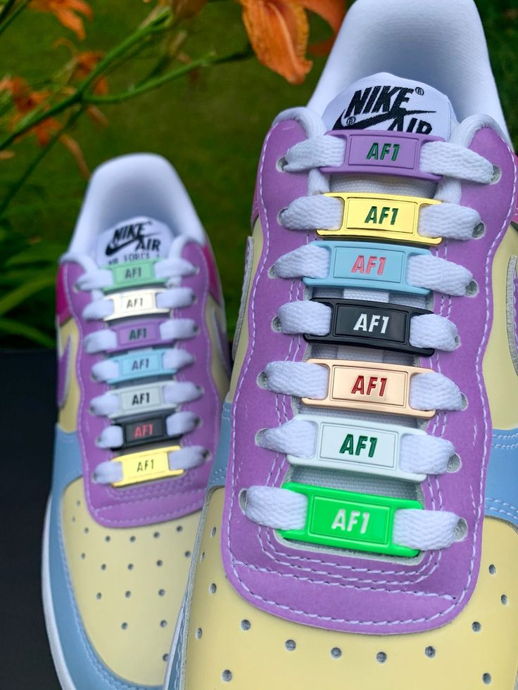 Black Lace Locks with purple AF1 One pair costs 4,50€Material: Metal Pink Af1, Black Af1, Blue Nike Air Force, White Af1, Golden Lace, Sport Craft, Purple Nikes, Silver Lace, Red Nike