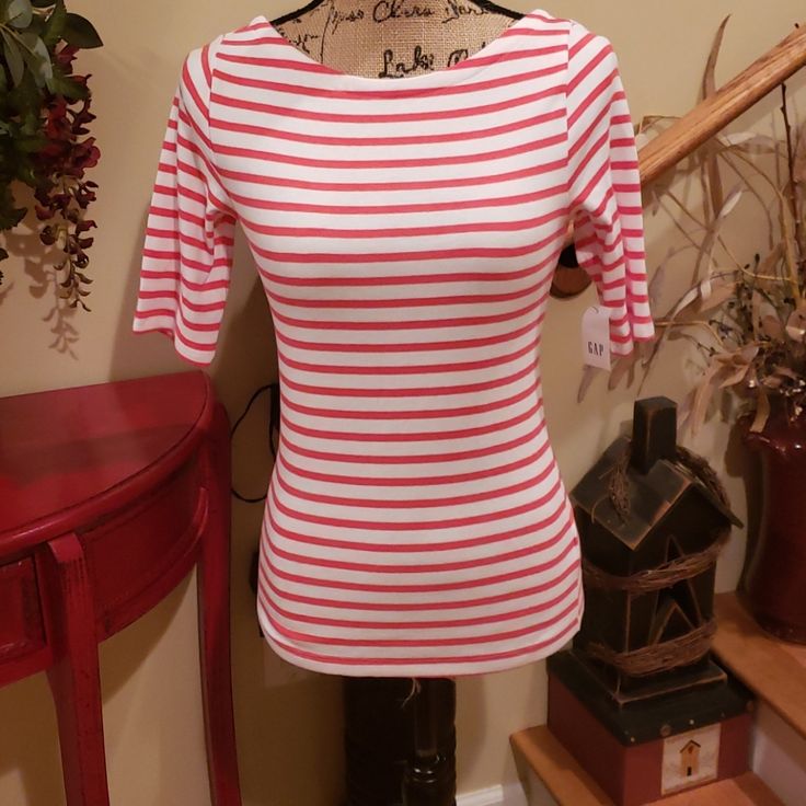 Nwt Gap Petite Small 3/4 Sleeve White And Coral Stripped Shirt Fitted Gap Tops For Summer, Gap Striped Cotton Tops, Striped Cotton Gap Tops, Gap Short Sleeve Stretch Top, Gap Stretch Short Sleeve Tops, Fitted Gap T-shirt For Summer, White Fitted Half Sleeve T-shirt, Fitted White Half Sleeve T-shirt, Gap Short Sleeve Spring Blouse