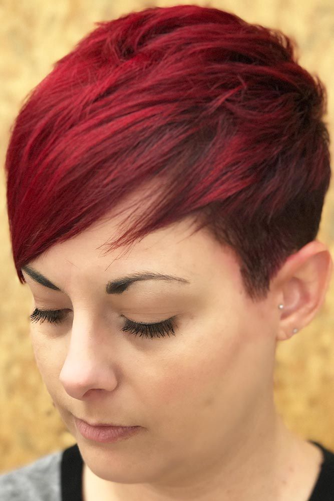 Popular Pixie Cut Looks You’ll Instantly Adore ★ Pixie With Undercut, Red Pixie Haircut, Pixie Color, Sleek Pixie, Grey Balayage, Mahogany Hair, Hairstyles Pixie, Red Pixie, Messy Pixie