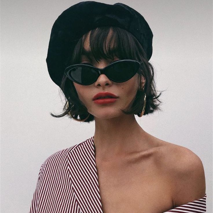 Zara Black Beret New With Tags! Size - S-M (Only Size) Material - 100% Wool Short Haircuts For Round Faces, Black Beret Hat, Haircuts For Round Faces, Short Hair Cuts For Round Faces, Black Beret, Haircut Types, Top Sunglasses, Round Face Haircuts, Short Hair Styles For Round Faces